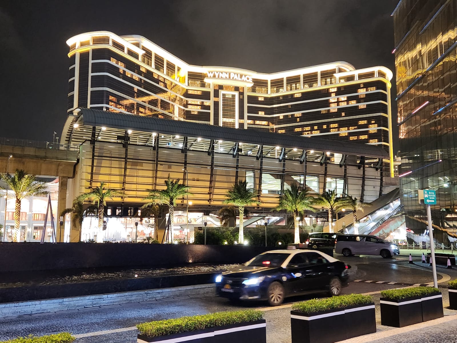 Hong Kong-Macau 5Night/6Days Essentials Trip